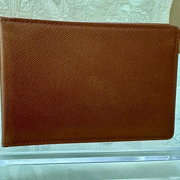 Authentic Louis Vuitton Taiga ID Card Holder - Unisex - Picture 4 of 6